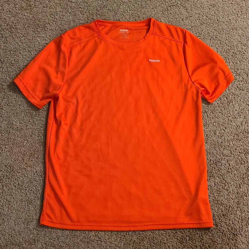 Mens Reebok polyester shirt, size medium.